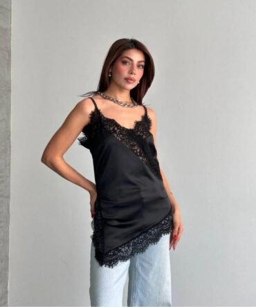 LİORA DANTEL DETAYLI SATEN BLUZ