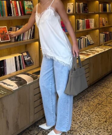 LİORA DANTEL DETAYLI SATEN BLUZ