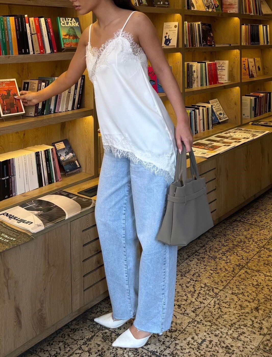 LİORA DANTEL DETAYLI SATEN BLUZ