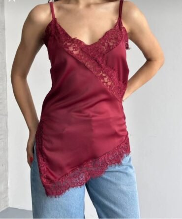 LİORA DANTEL DETAYLI SATEN BLUZ